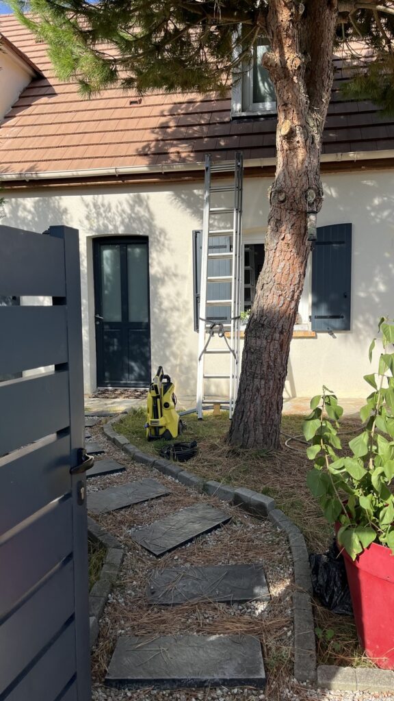 Couvreur à Othis - Nettoyage de toiture - VITO Le Compagnon Parisien