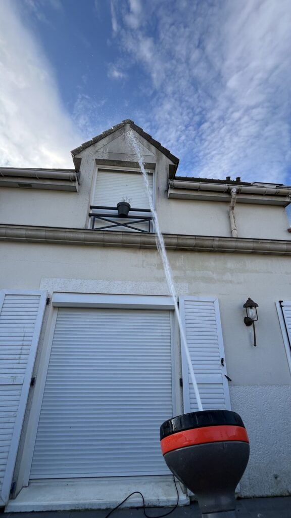 Couvreur à Othis - Nettoyage complet des façades et pignon - VITO Le Compagnon Parisien