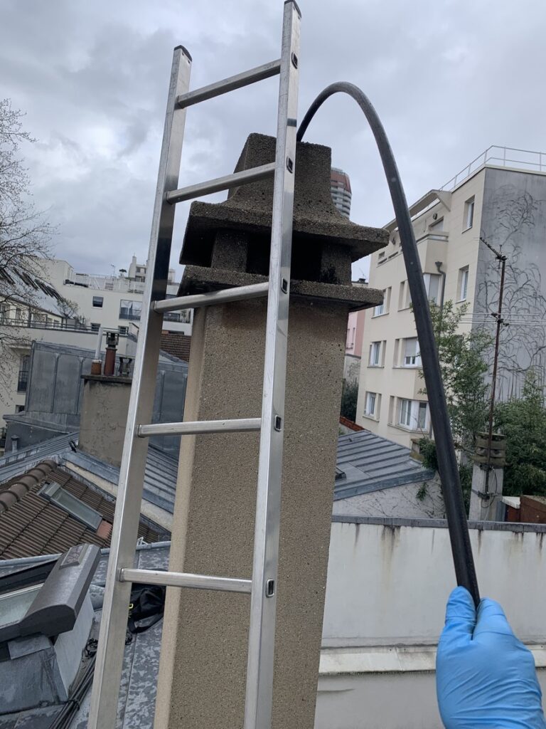 Ramonage de cheminée bois - VITO Le Compagnon Parisien