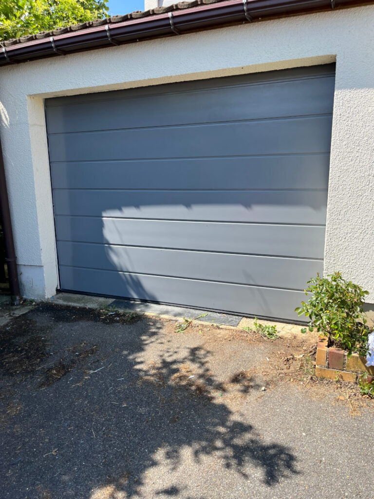 Peinture Porte De Garage à Vémars - VITO Le Compagnon Parisien